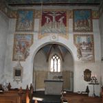 Die Kapelle, die im zweiten Weltkrieg ausbrannte wurde 1962/63 wieder aufgebaut und in den 80er Jahren des 20. Jh. mit Wandmalereien von Elmar Hillebrand neu gestaltet. (Foto: Thomas Felshart)