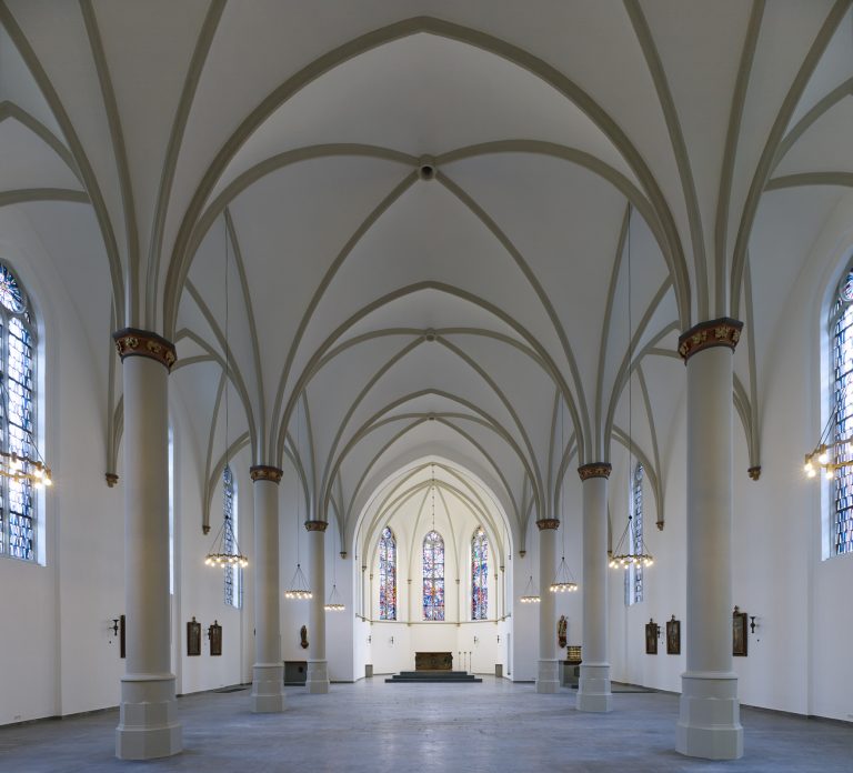 St. Maternus Katholische Kirche im Rheinbogen