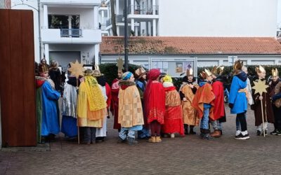 Stern­sin­ger von St. Joseph sin­gen für Duékoué