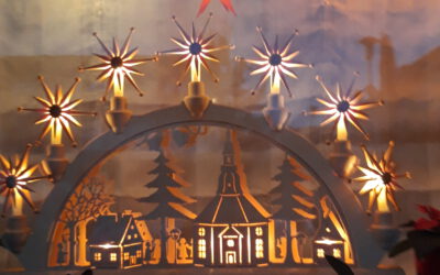 Leben­di­ger Advents­ka­len­der – in Sürth öff­nen sich Fens­ter und&nbsp;Türen