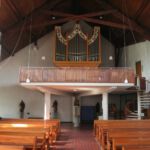 Die Orgel wurde 1959 von Romanus Seifert in Kevelaer ausgeführt. Der Prospekt wurde durch geschnitzte Blumenranken von Elmar Hillebrand bereichert. (Foto: Thomas Felshart)