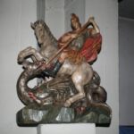 Skulptur des Heiligen Georg unter der Empore der Georgskirche (Foto: Thomas Felshart)
